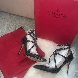 Gently used Valentino black patent leather pumps